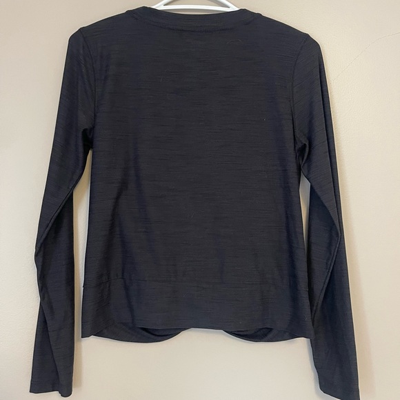 old navy active long sleeve - Picture 4 of 4